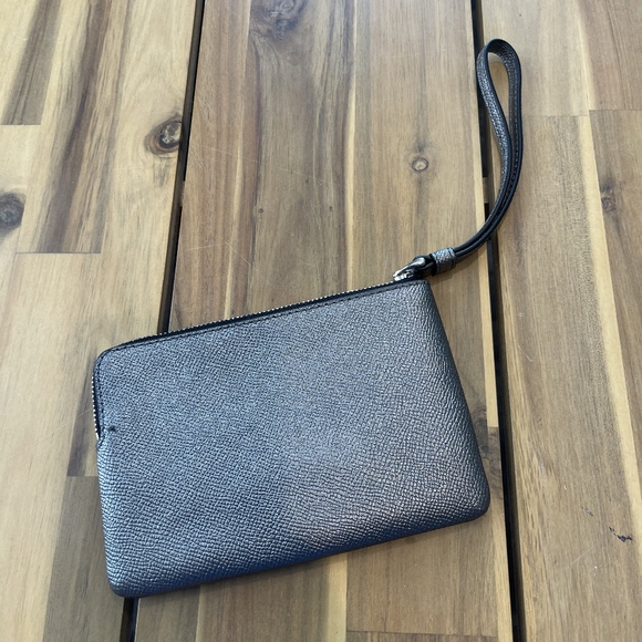 Coach Metallic Silver Clutch Sleek Design Wristlet Vintage Y2k - Picture 2 of 3